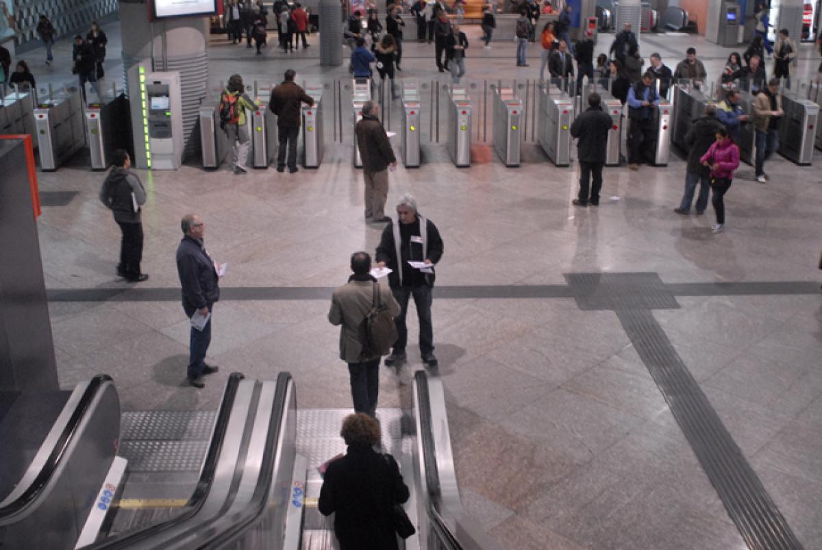 Reparto de octavillas en Metro de Madrid (30 de octubre)